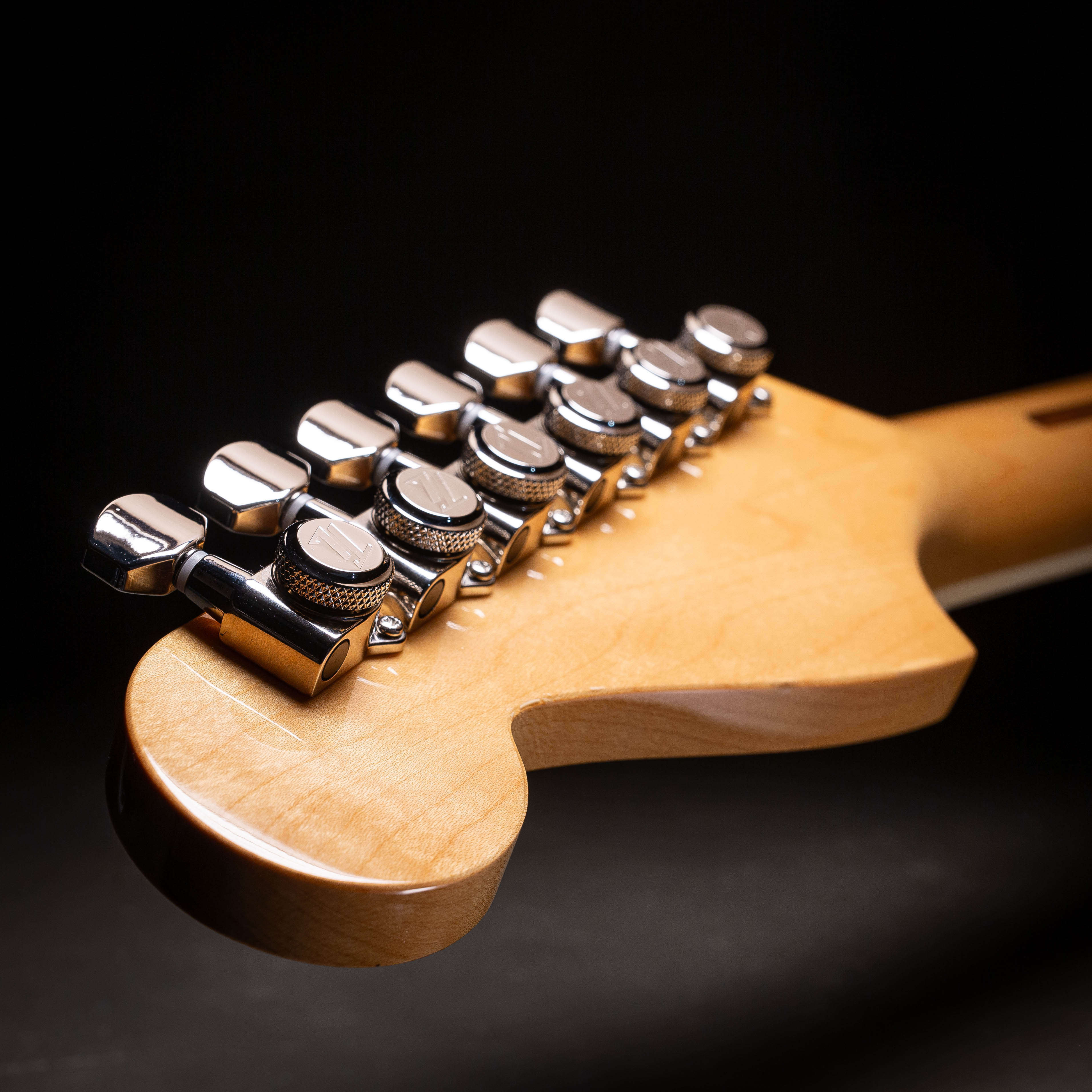 modern locking tuner set rear headstock view